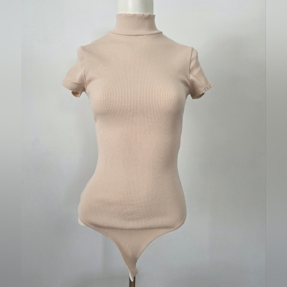 Lulus Ribbed Mock Neck Short Sleeve Bodysuit – Size S